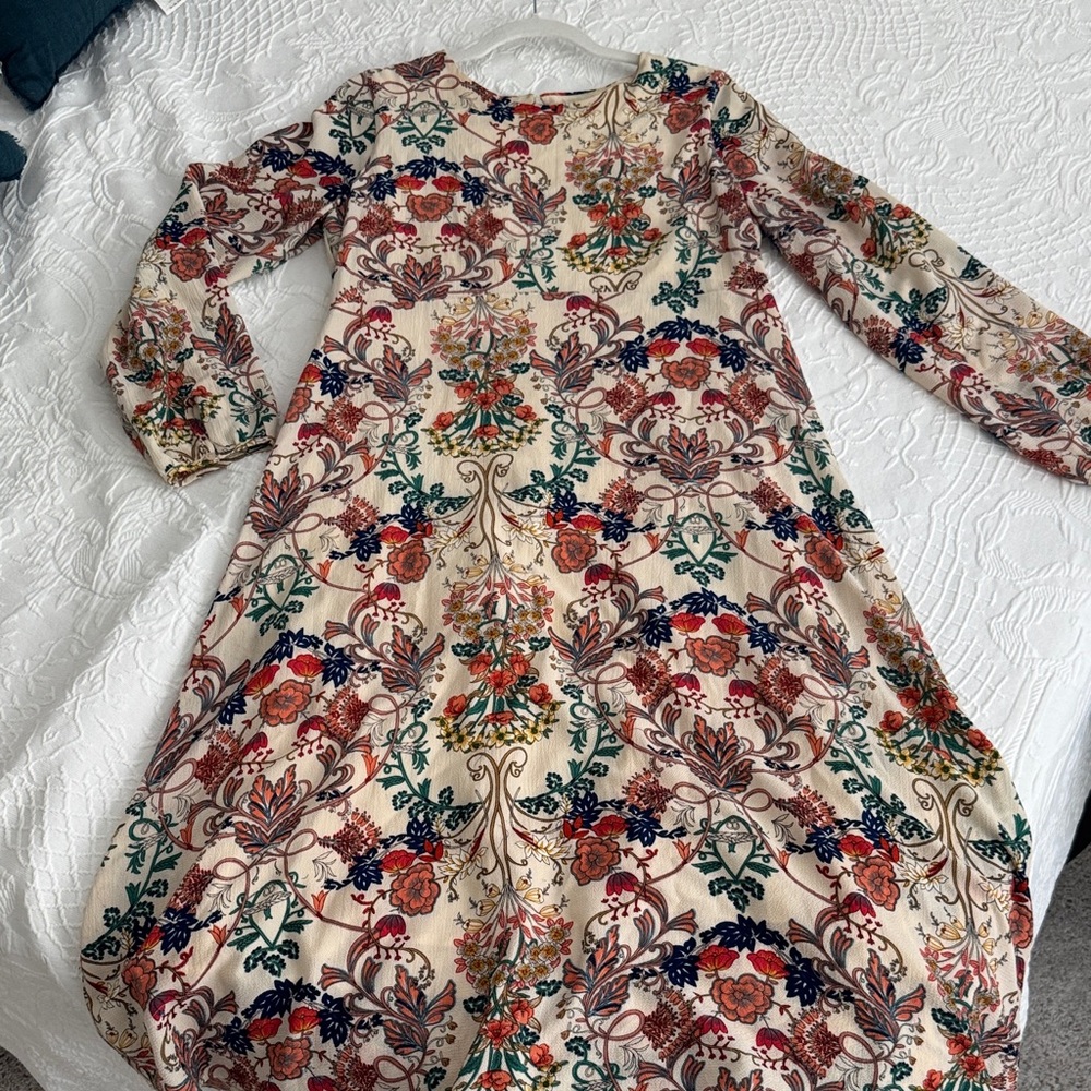 Esley Dress with Floral Pattern in Cream and Red